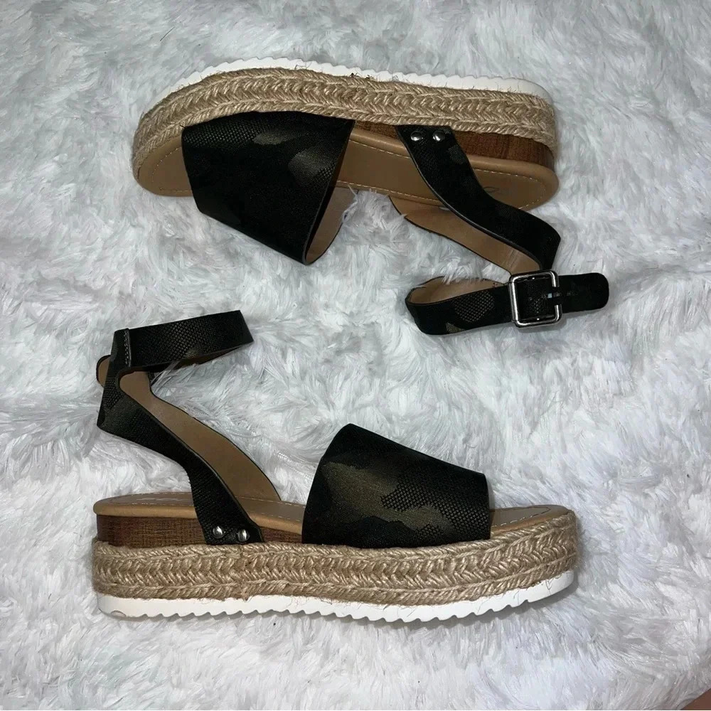 Soda Espadrille Wedge Camouflage Platform Sandal With Ankle Strap Size 9